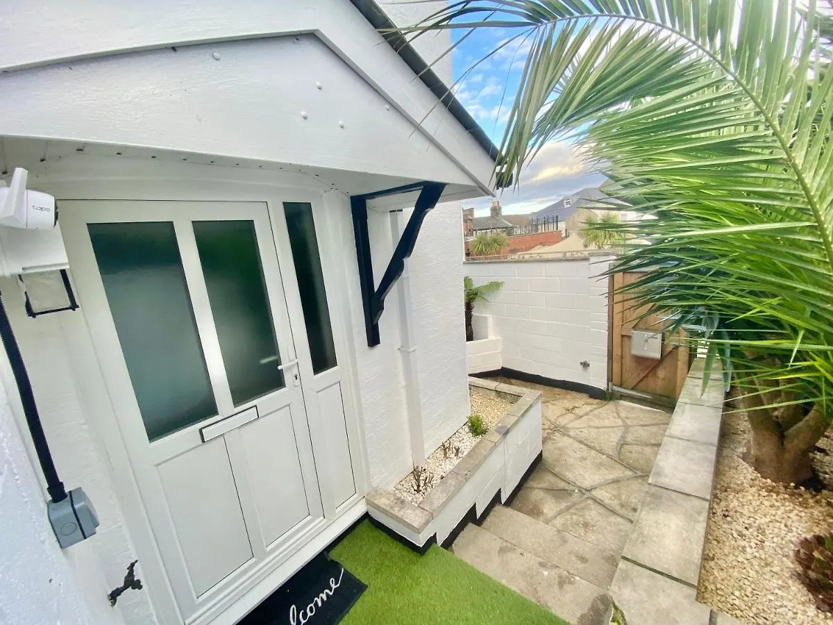 Bournemouth'S Hidden Garden Apartment Birleşik Krallık
