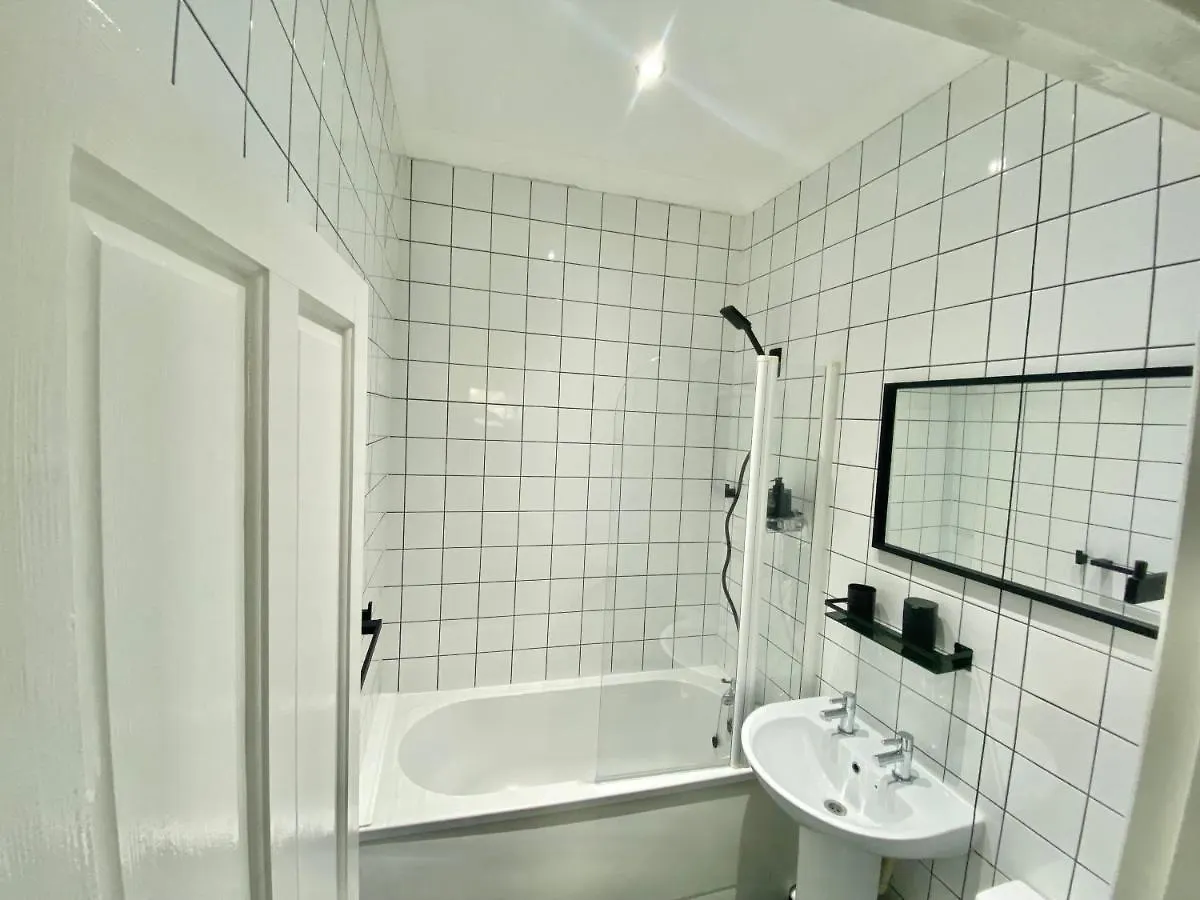 Bournemouth'S Hidden Garden Apartment