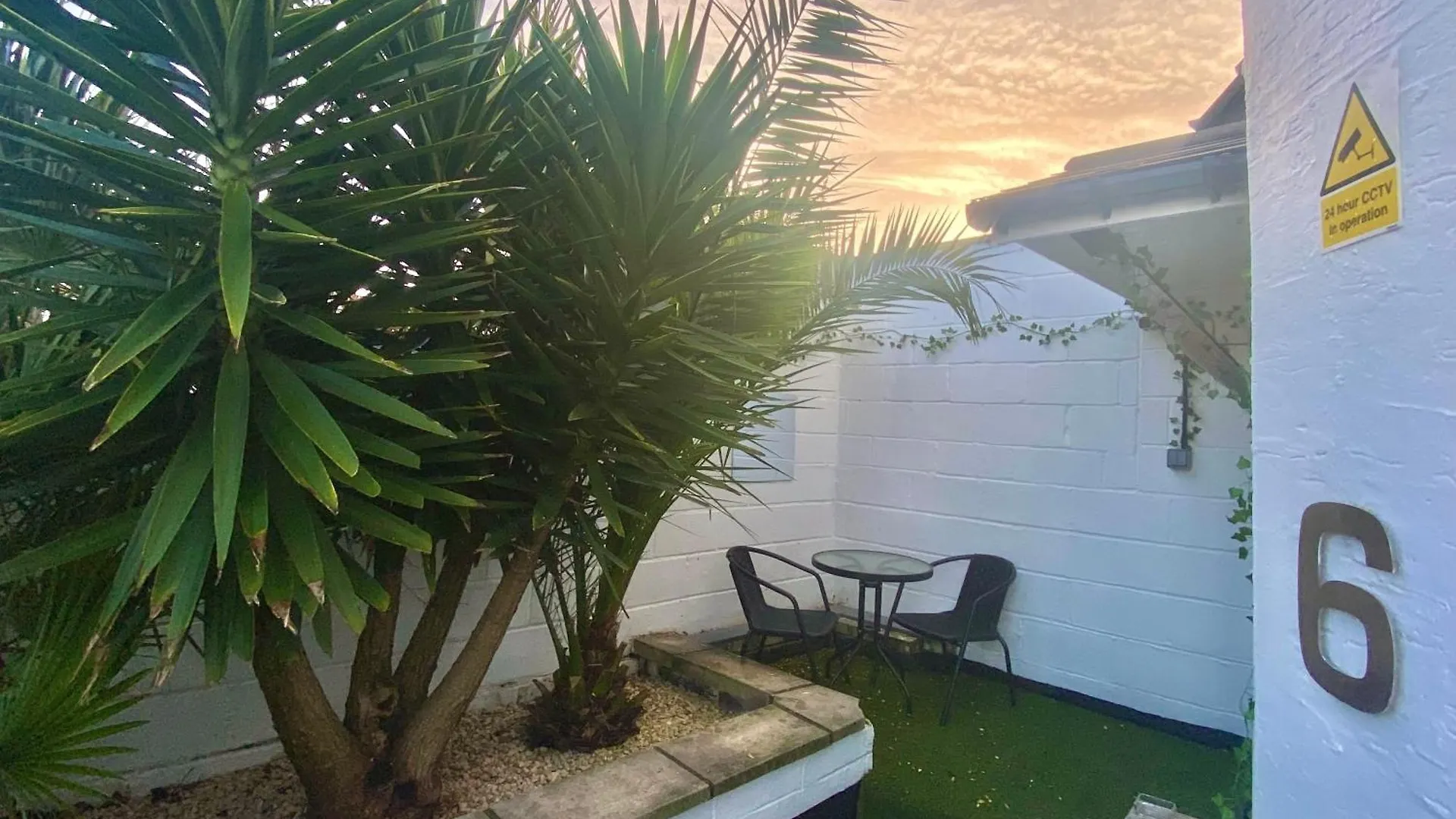 Bournemouth'S Hidden Garden Apartment