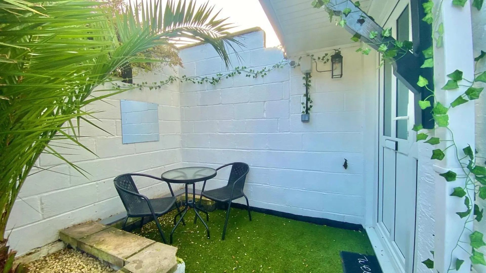 Bournemouth'S Hidden Garden Apartment 0*, Bournemouth